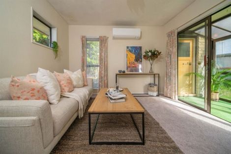 Photo of property in 15 Cunliffe Road, Redwood, Christchurch, 8051