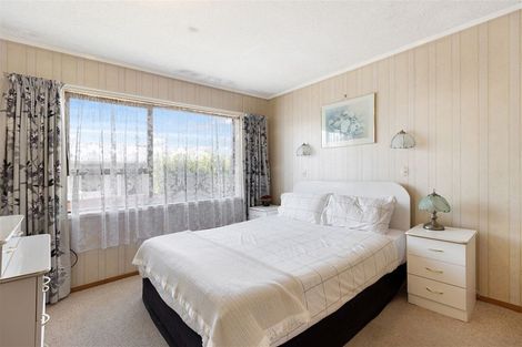 Photo of property in 86 Roberts Road, Te Atatu South, Auckland, 0610