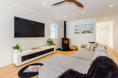 Photo of property in 84 Mazengarb Road, Paraparaumu Beach, Paraparaumu, 5032