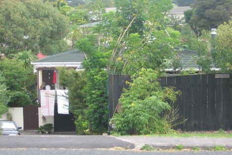 Photo of property in 2/22 Peach Road, Glenfield, Auckland, 0629