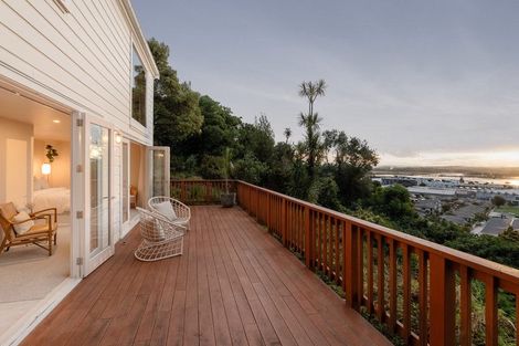 Photo of property in 5 Denholm Road, Hospital Hill, Napier, 4110