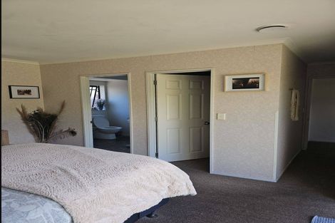 Photo of property in 33 Saint James Drive, Huntington, Hamilton, 3210