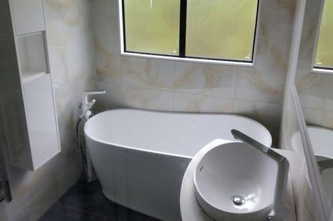 Photo of property in 19 Magee Place, East Tamaki Heights, Auckland, 2016