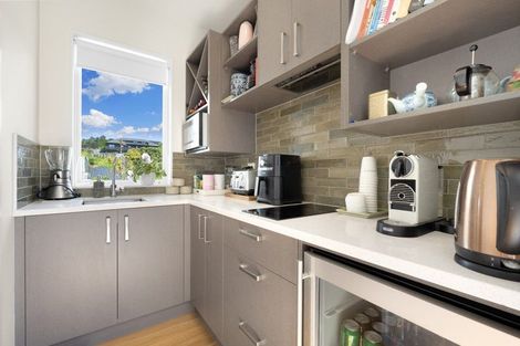 Photo of property in 18 Kahu Close, Orewa, 0931