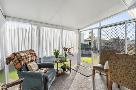Photo of property in 2 Lemon Street, Strandon, New Plymouth, 4312
