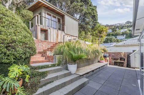 Photo of property in 118 Sutherland Road, Melrose, Wellington, 6023