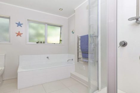 Photo of property in 39 Harbour View Road, Point Wells, 0986