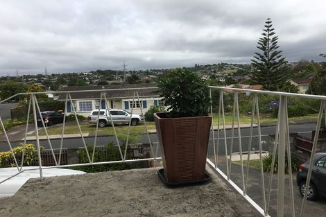 Photo of property in 19 Helleur Road, Massey, Auckland, 0614