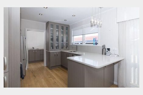 Photo of property in 39 Megan Avenue, Pakuranga Heights, Auckland, 2010