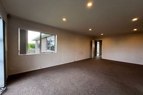 Photo of property in 6 Sandpiper Grove, Unsworth Heights, Auckland, 0632