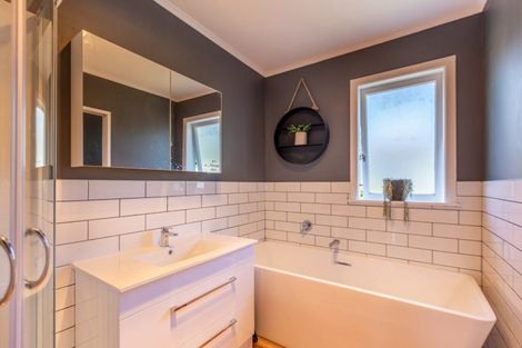 Photo of property in 4 Waverley Street, Waipawa, 4210