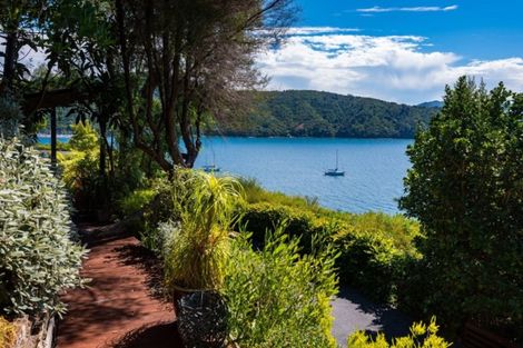 Photo of property in 2 Marina View, Waikawa, Picton, 7281
