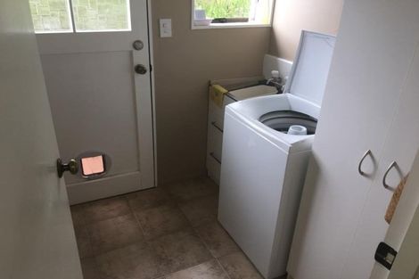 Photo of property in 1/42 Pokapu Street, Titirangi, Auckland, 0600