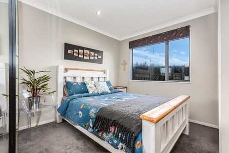 Photo of property in 64 Aotea Drive, Aotea, Porirua, 5024