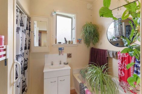 Photo of property in 5 Gloag Street, Waverley, 4510