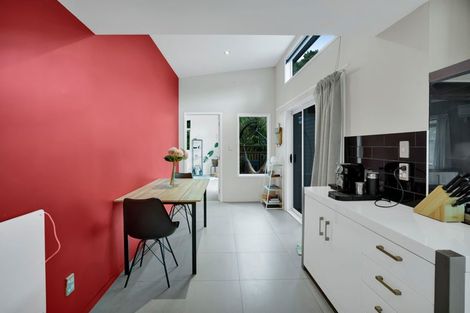 Photo of property in 70 Seaview Road, Marfell, New Plymouth, 4310