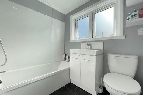 Photo of property in 28 Montgomery Avenue, Karori, Wellington, 6012