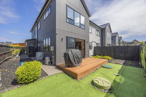 Photo of property in 16 Cara Avenue, Kumeu, 0810