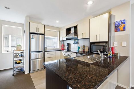 Photo of property in 11/6 Islington Avenue, New Lynn, Auckland, 0600