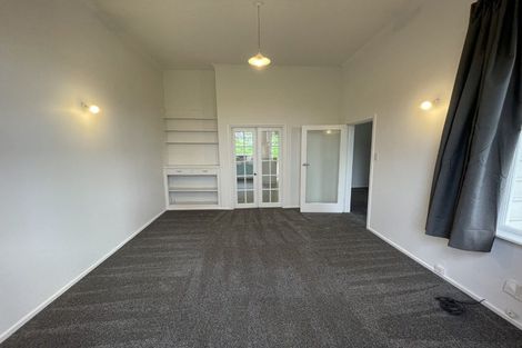 Photo of property in 98 Rolleston Street, Mount Cook, Wellington, 6021