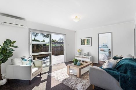 Photo of property in 1 Golf Road, New Lynn, Auckland, 0600