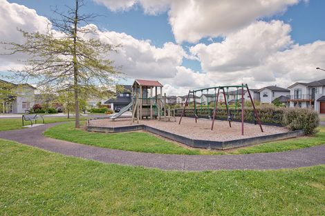 Photo of property in 16 Lake Road, Northcote, Auckland, 0627