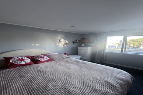 Photo of property in 158 Akaroa Drive, Maupuia, Wellington, 6022