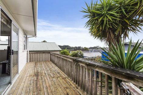 Photo of property in 17 Roick Parade, Glen Eden, Auckland, 0602
