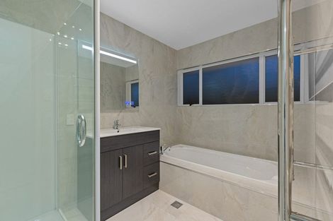 Photo of property in 5 Maygrove Drive, Orewa, 0931