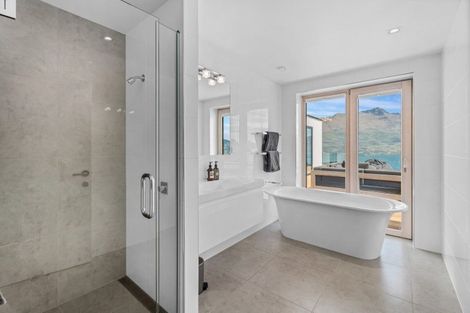 Photo of property in 32 Edinburgh Drive, Queenstown, 9300