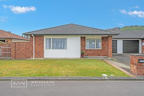 Photo of property in 8 Woodland Mews, Wainuiomata, Lower Hutt, 5014
