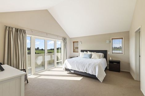 Photo of property in 10 Sampson Avenue, Waiwhakaiho, New Plymouth, 4312