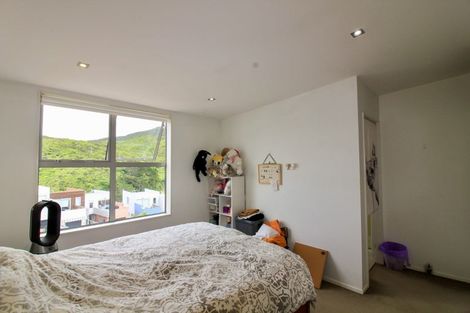 Photo of property in 17 Saddleback Grove, Karori, Wellington, 6012