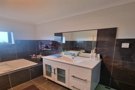 Photo of property in 177 Keri Vista Rise, Papakura, 2110