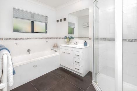 Photo of property in 201 Kilkenny Drive, East Tamaki Heights, Auckland, 2016