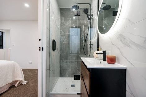 Photo of property in 21d Laura Street, Kelston, Auckland, 0602