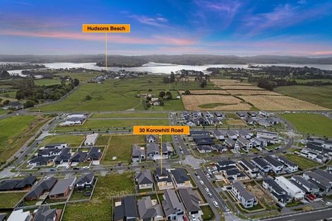 Photo of property in 30 Korowhiti Road, Clarks Beach, 2122
