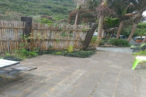 Photo of property in 39 Glenesk Road, Piha, New Lynn, 0772