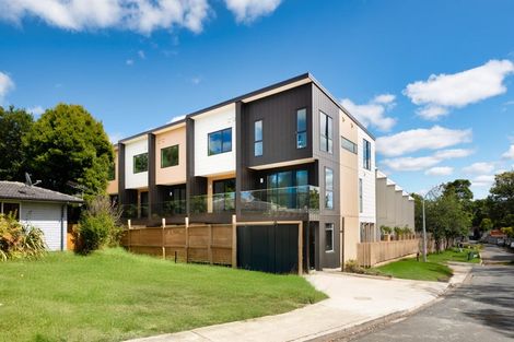 Photo of property in 1/12 South Pacific Place, Henderson, Auckland, 0612
