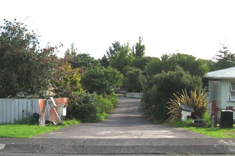 Photo of property in 3/18 Gill Avenue, Te Atatu Peninsula, Auckland, 0610