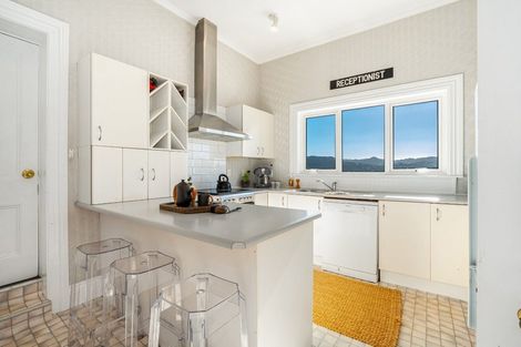 Photo of property in 2 The Crescent, Roseneath, Wellington, 6011