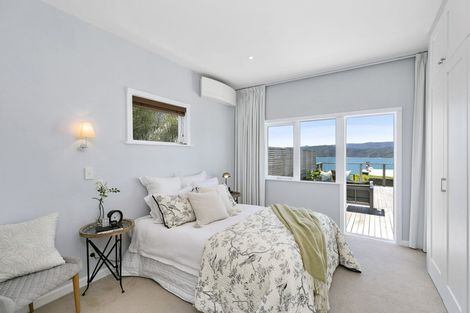 Photo of property in 114 Nevay Road, Karaka Bays, Wellington, 6022