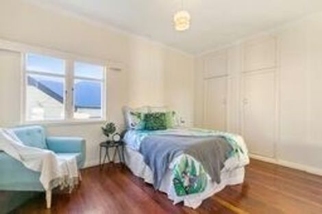 Photo of property in 2u2 Hawker Street, Mount Victoria, Wellington, 6011
