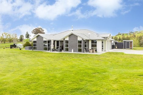 Photo of property in 52 Highlands Drive, Waipawa, 4210