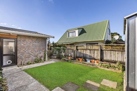 Photo of property in 108b Colwill Road, Massey, Auckland, 0614
