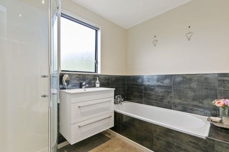 Photo of property in 75u2 Delhi Crescent, Khandallah, Wellington, 6035