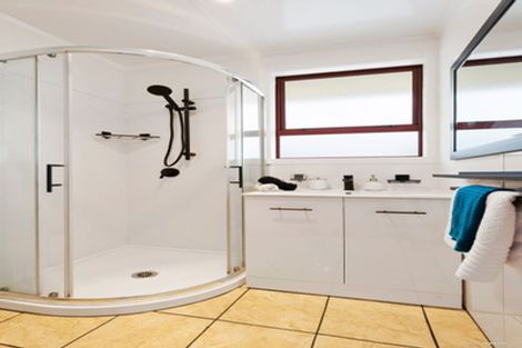 Photo of property in 35 Comet Crescent, Mangere, Auckland, 2022
