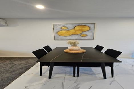 Photo of property in 10/23 Awaroa Road, Sunnyvale, Auckland, 0612