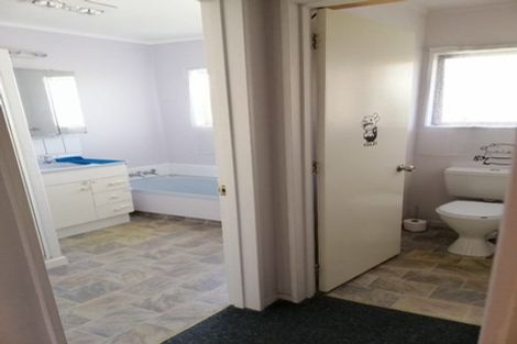 Photo of property in 28 Langdale Avenue, Paraparaumu, 5032