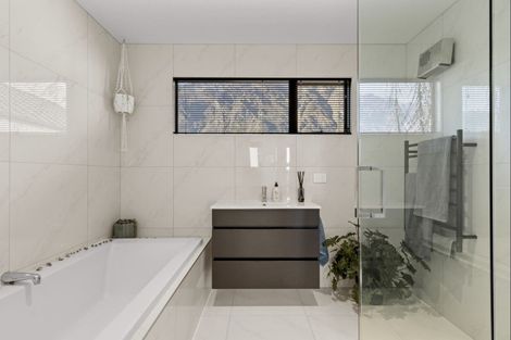 Photo of property in 17 Mcadam Drive, Jacks Point, Queenstown, 9371